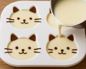 プリン液を注ぐ